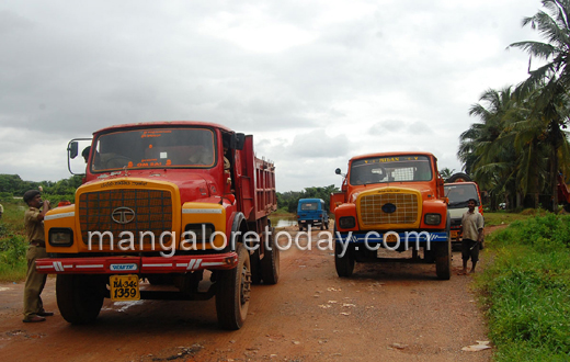 Sand lorries seized at Adam Kudru, Mangalore